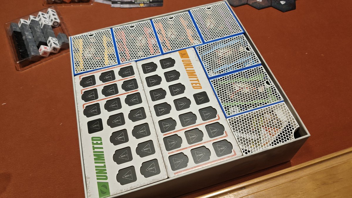 PuntoDeVictoria's tweet photo. Un ser de luz se ha currado un diseño de inserto en 3d para rallyman con todas las expansiones metidas en la caja del base. A ver si así da menos pereza sacarlo. https://t.co/Sj26Xp6dbq