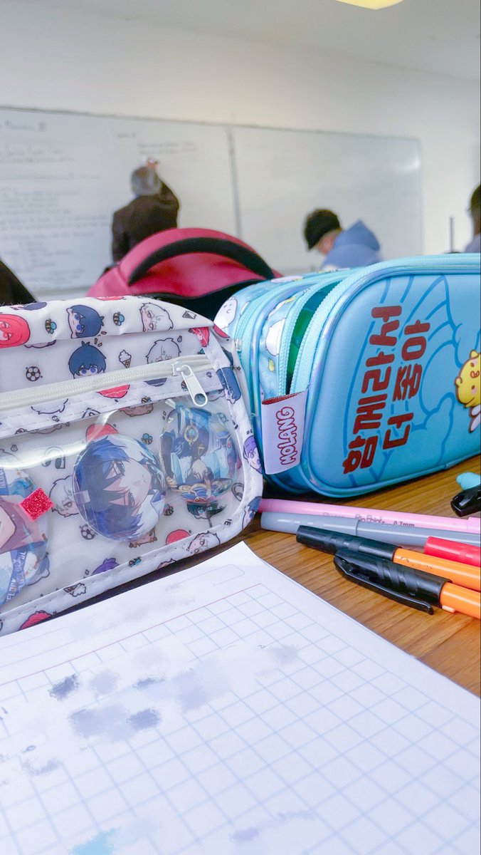 demiicoss's tweet photo. Haciendo d todo menos la tarea @miclxvin_ https://t.co/rqQeQxiz6H