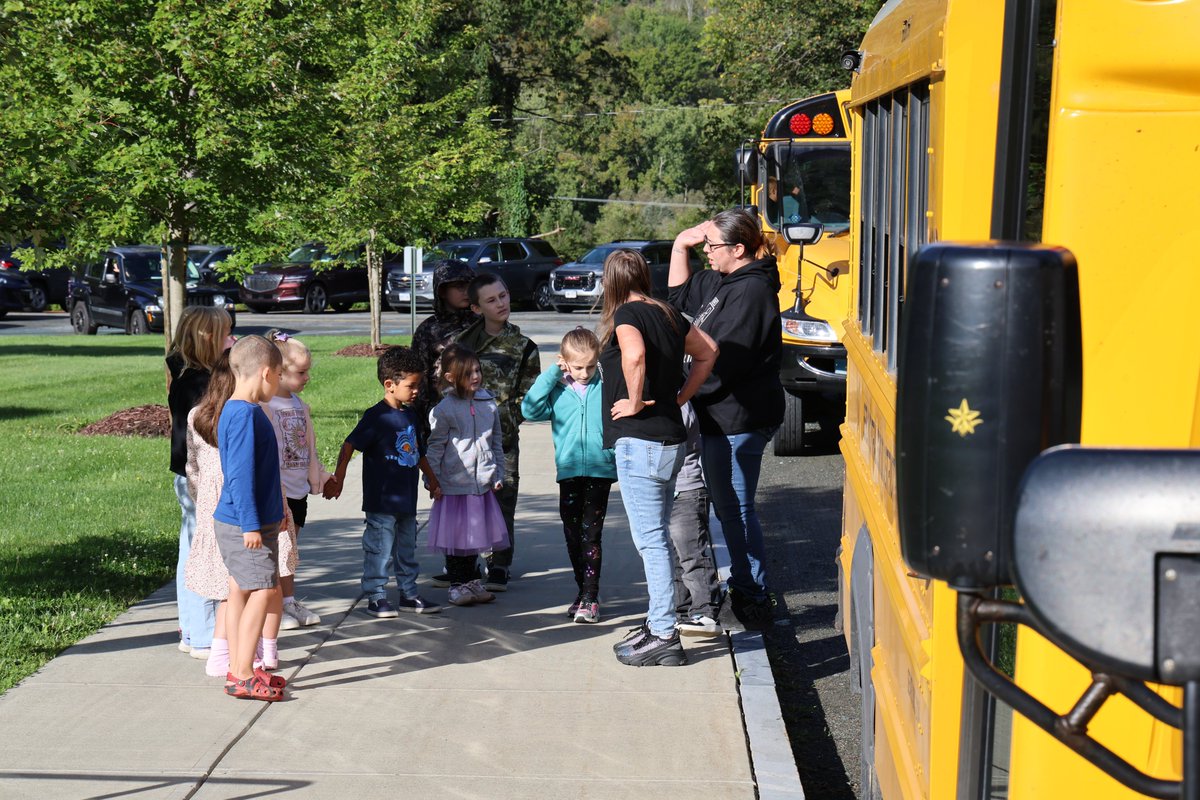 BerlinCSD's tweet photo. BCSD Transportation conducts annual bus evacuation drills. This morning, BMHS &amp; BES students practiced swift and  safe exit procedures. Learn more here https://t.co/mZzYcvIRs4 https://t.co/uLHz6oKWYe