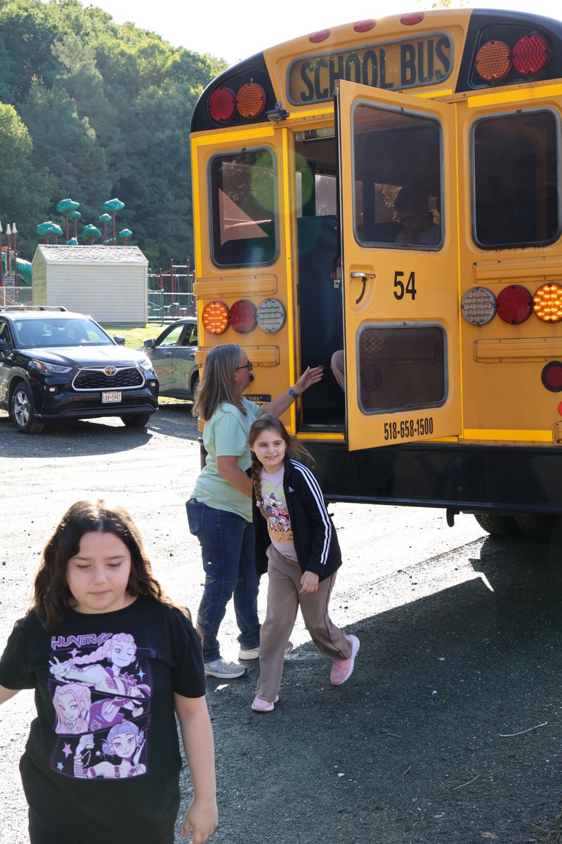 BerlinCSD's tweet photo. BCSD Transportation conducts annual bus evacuation drills. This morning, BMHS &amp; BES students practiced swift and  safe exit procedures. Learn more here https://t.co/mZzYcvIRs4 https://t.co/uLHz6oKWYe