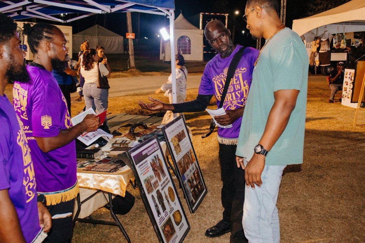 iuicGuyana's tweet photo. IUIC break ground at the Amerindian heritage Expo, teaching the word to our people.
#MvBarima
#Elnino
#BoatTragedy https://t.co/hWeLzaNfVp