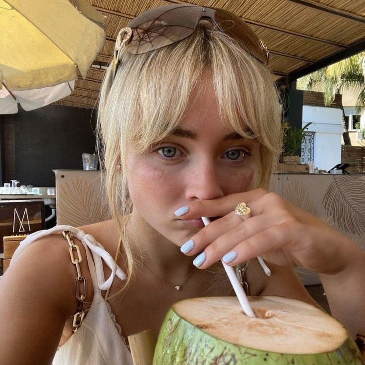 uplandga's tweet photo. mini au #livbrina — garota de ipanema. 🥥

Sabrina e Olivia se encontram longe dos holofotes durante um verão no Brasil. Enquanto trocam indiretas pelas redes, os fãs tentam descobrir um segredo que talvez sempre tenha sido óbvio. https://t.co/vCtWswJu0Y