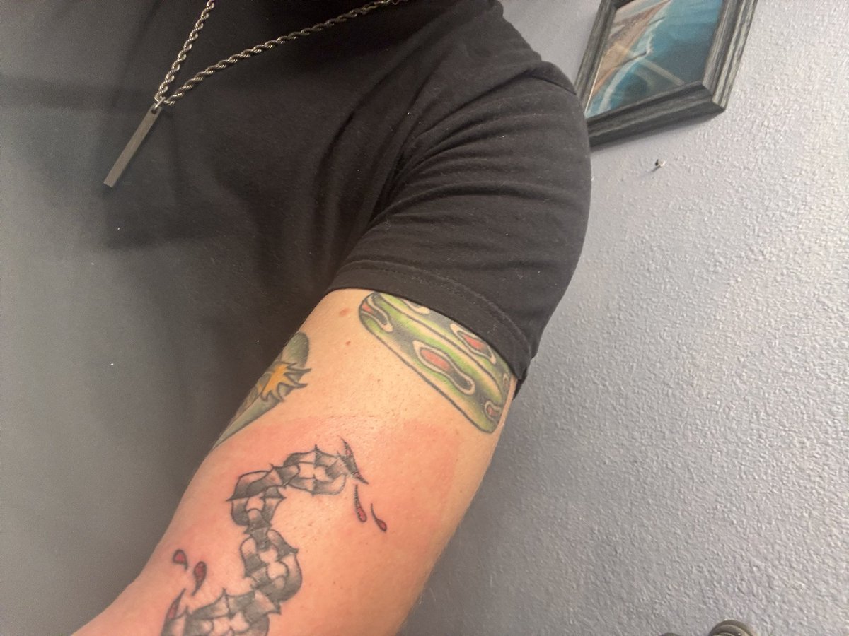Mudfalls_'s tweet photo. I tried to tell my homie no second skin and he argued and made me do it, now I got rashes again and I have work the next 3 days. So now I feel like shit physically and mentally. I miss allison 🫠 https://t.co/zUgqWEJT2t