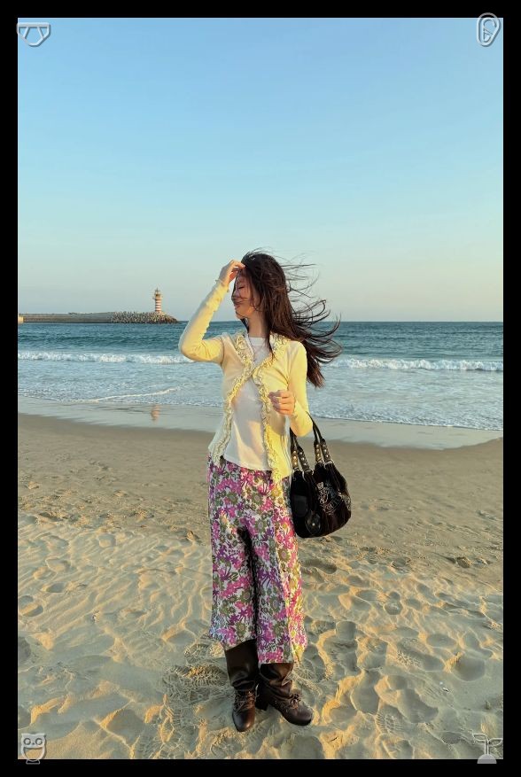MiiGomesLima's tweet photo. 📕Grape and banana fruit saladShe went for a walk in the woods, where the trees and nature made a peaceful backdrop. She took photos of her outfit against the greenery, the minimalist look fitting perfectly with the serene setting. https://t.co/ctc3GgROYQ