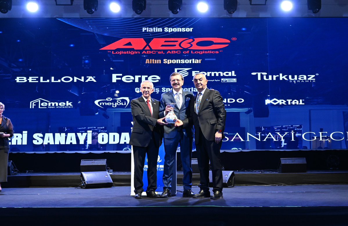 RHisarciklioglu's tweet photo. Kayseri Sanayi Odası’nın kuruluşunun 60. yılı kutlu olsun.

"60. Yıl Sanayi Gecesi" kuruluş yıl dönümü ödül töreninde sanayicilerimizin başarılarını taçlandırdık. Ödül alan iş insanlarımızı tebrik ediyorum.

Her firma bir yıldız, her biri ödülü hak ediyor. Üretim, ihracat, yatırım yapan, istihdam sağlayan tüm iş insanlarımızı yürekten kutluyorum.

İş dünyası olarak temel beklentimiz; ülkemizin üretim kapasitesini koruyacak adımların hızlıca atılması, finansal istikrarın güçlenmesi, finansmana erişimin kolaylaştırılması, tekstil ve mobilya başta olmak üzere emek yoğun sektörlerin desteklenmesi ve kapsamlı bir Sanayi Koruma Stratejisinin oluşturulmasıdır

Kayseri Sanayi Odası'nın kurucularını ve emeği geçenleri saygı ve minnetle yad ediyorum. @Kayseriso