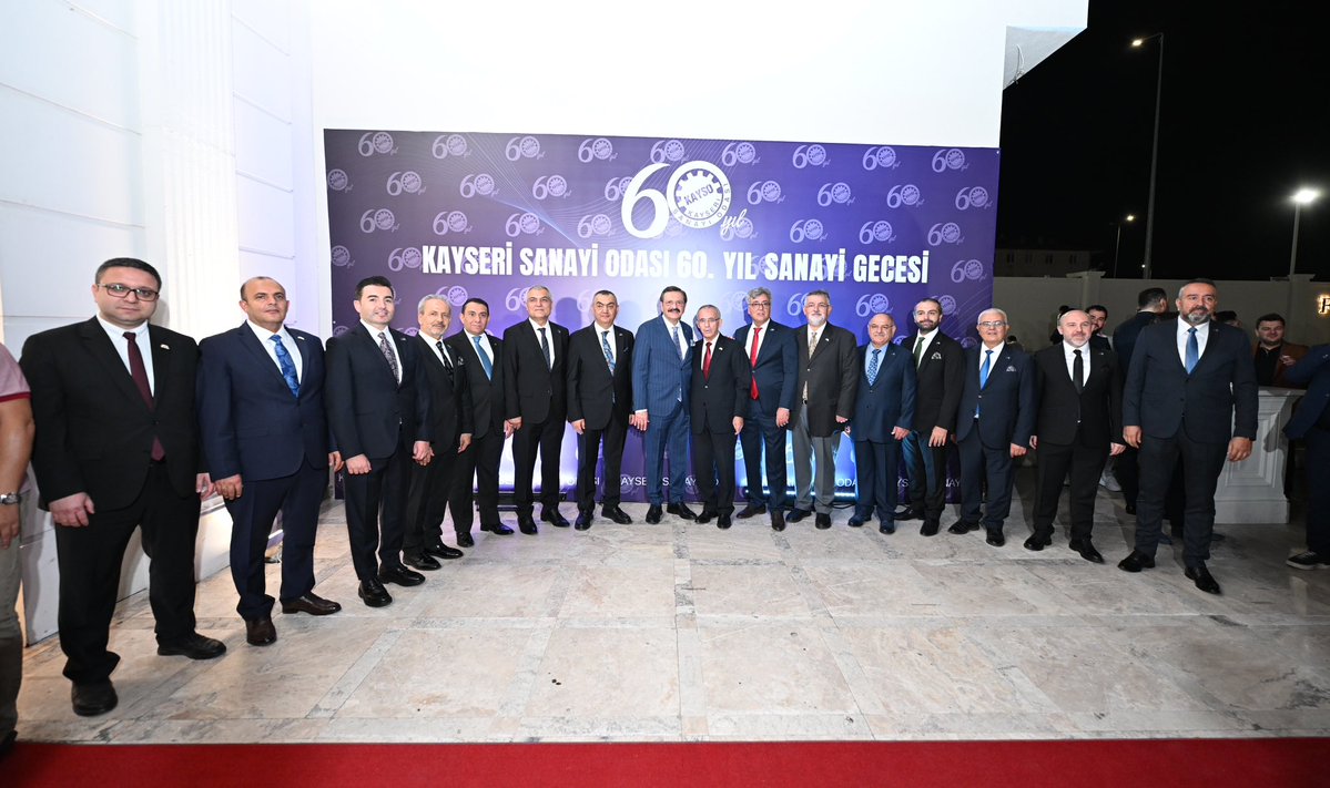 RHisarciklioglu's tweet photo. Kayseri Sanayi Odası’nın kuruluşunun 60. yılı kutlu olsun.

"60. Yıl Sanayi Gecesi" kuruluş yıl dönümü ödül töreninde sanayicilerimizin başarılarını taçlandırdık. Ödül alan iş insanlarımızı tebrik ediyorum.

Her firma bir yıldız, her biri ödülü hak ediyor. Üretim, ihracat, yatırım yapan, istihdam sağlayan tüm iş insanlarımızı yürekten kutluyorum.

İş dünyası olarak temel beklentimiz; ülkemizin üretim kapasitesini koruyacak adımların hızlıca atılması, finansal istikrarın güçlenmesi, finansmana erişimin kolaylaştırılması, tekstil ve mobilya başta olmak üzere emek yoğun sektörlerin desteklenmesi ve kapsamlı bir Sanayi Koruma Stratejisinin oluşturulmasıdır

Kayseri Sanayi Odası'nın kurucularını ve emeği geçenleri saygı ve minnetle yad ediyorum. @Kayseriso
