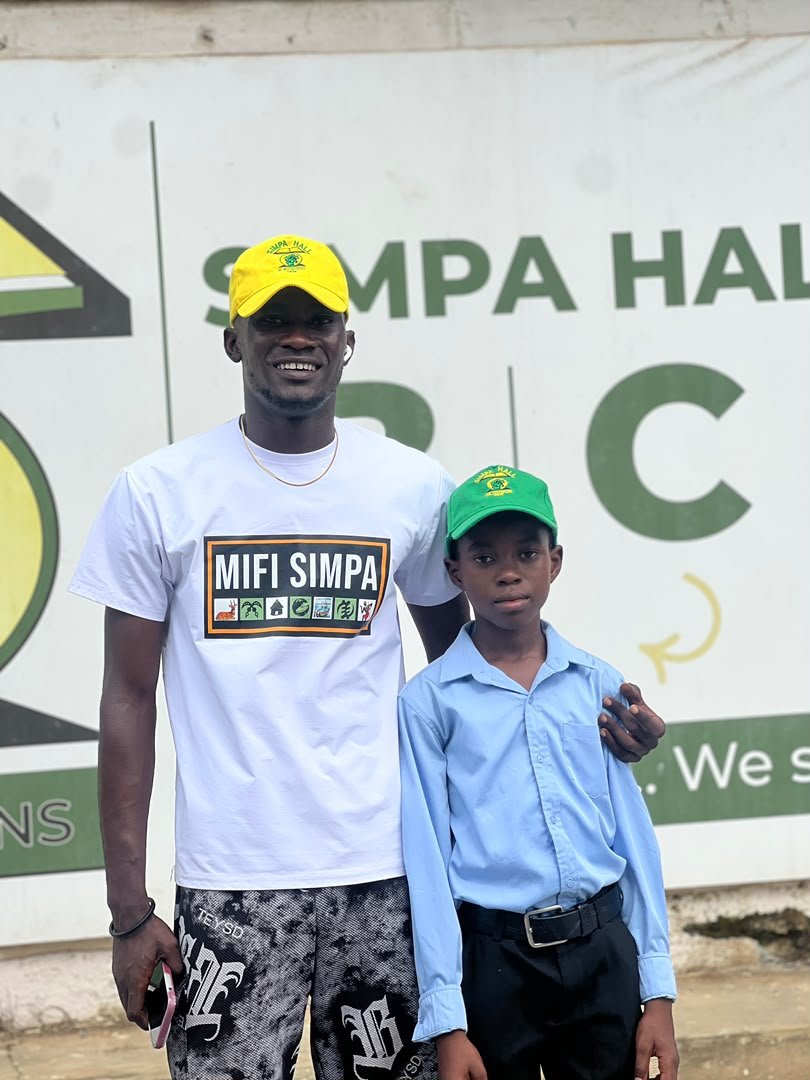UEWCampus360's tweet photo. MEET THE 12years old boy WHO had admission to uew today and was admitted into simpa hall to pursue BA. Art Education . Congratulations boy https://t.co/X0lhmUBfN9