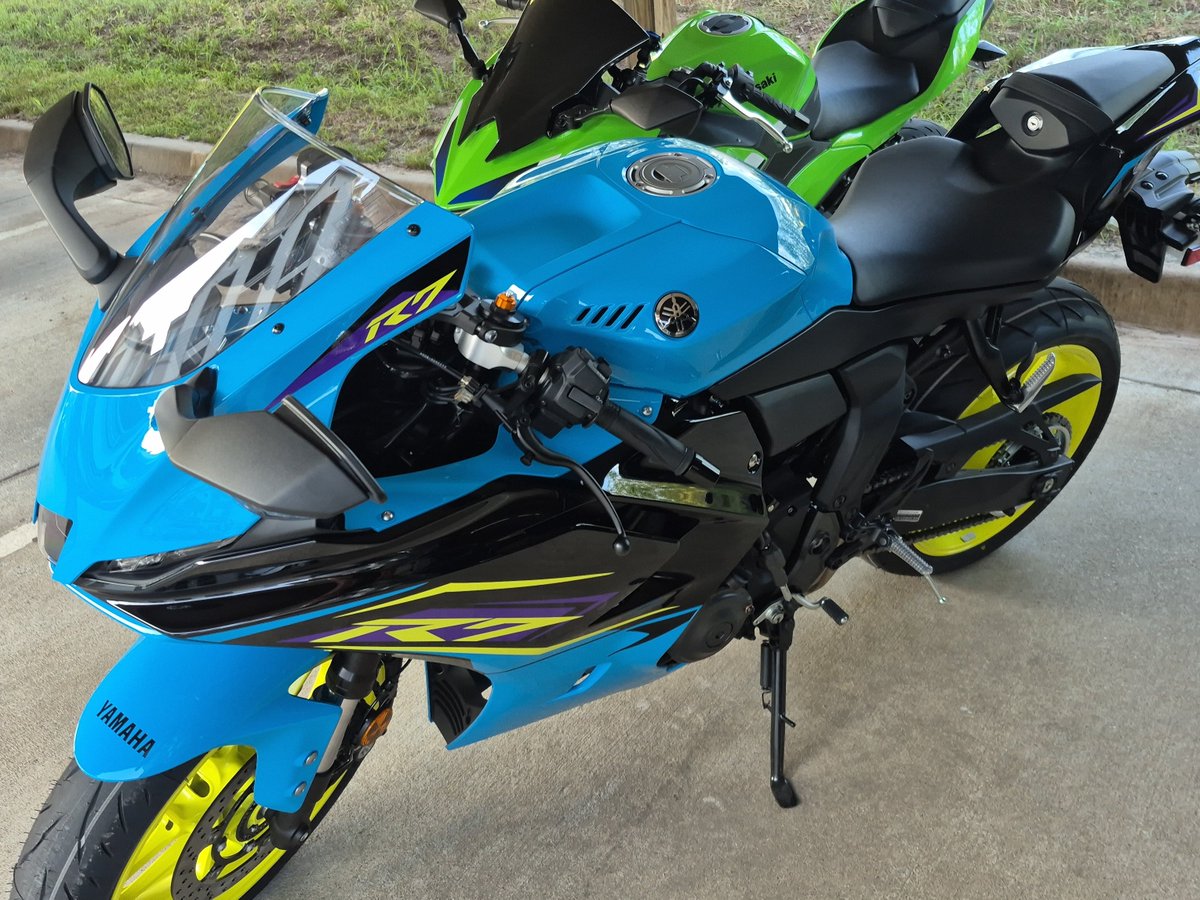 JonTBar's tweet photo. My babies. 
#SportBike #Superbike #RidersOfInstagram #TwoWheels #BikerLife https://t.co/TLyoJ4lfEx