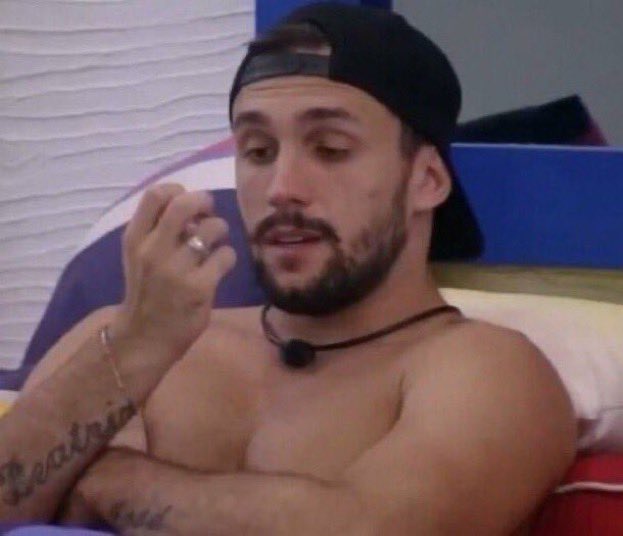 alvaroshht's tweet photo. @cocoapuffaw Espero que ele limpe bem o apartamento quando for a sua vez de ter um date comigo. https://t.co/VqzsErtCCu