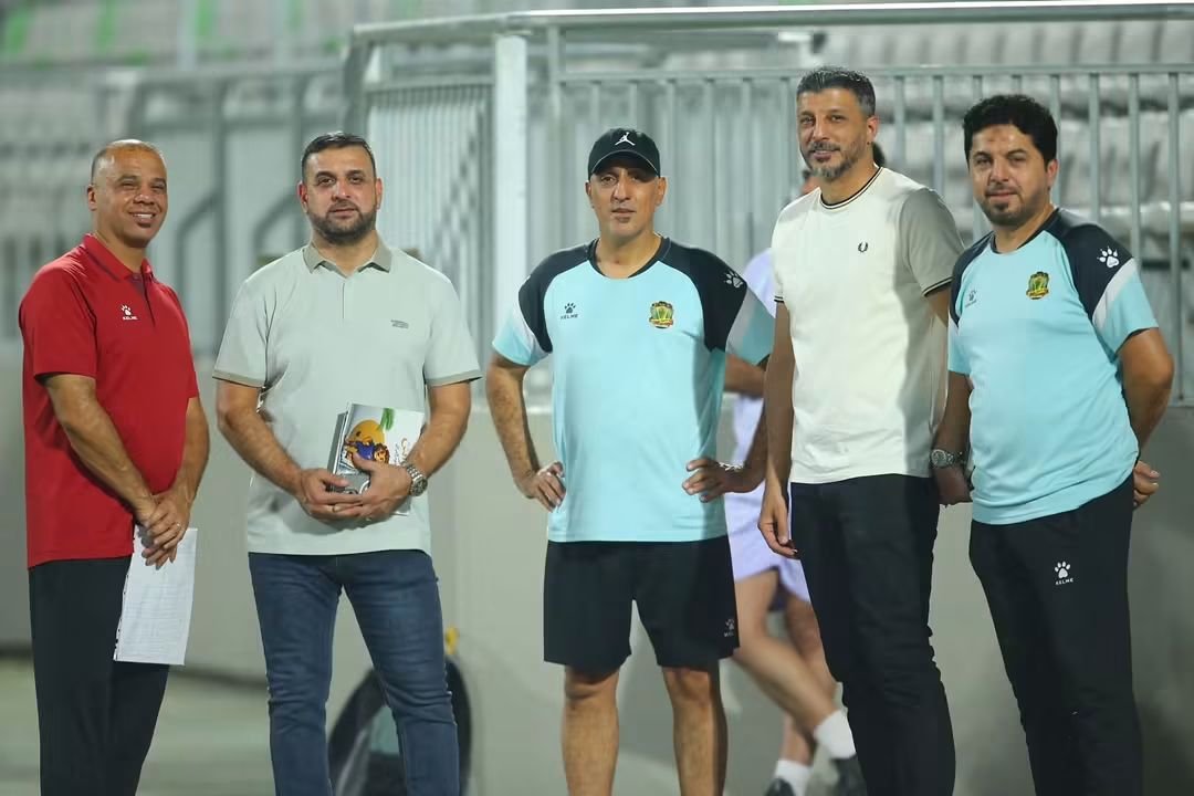 AlshortaSC1932's tweet photo. بحضور النجم الدولي السابق سلام شاكر.. الأخضر يواصل تحضيراته للموعد الآسيوي 💚 https://t.co/odFoa4kNfG
