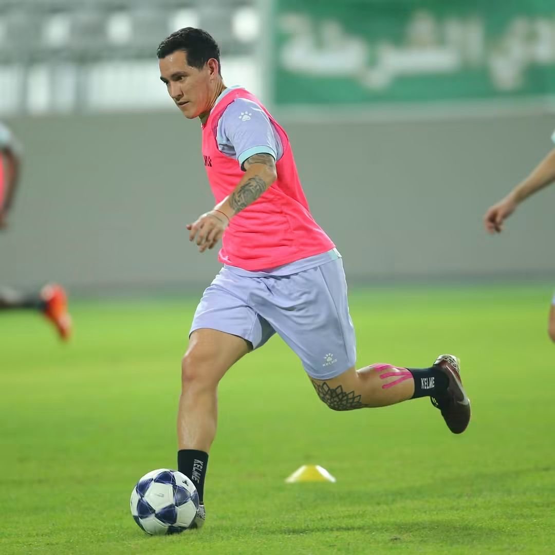 AlshortaSC1932's tweet photo. بحضور النجم الدولي السابق سلام شاكر.. الأخضر يواصل تحضيراته للموعد الآسيوي 💚 https://t.co/odFoa4kNfG