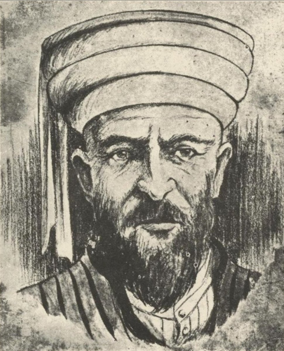 gelibolu2015's tweet photo. Sanırım Yemen dendiğinde adını en sık duyacağımız figür Zeydi İmam Yahya olmalı. Babasından devraldığı Osmanlılara karşı mücadelesi BabıAli'nin başını bir hayli ağrıtmış görünüyor. Yahya Yeşilyurt kitabında 2. Abdülhamid döneminde Yemen'in Türk toplumu için adeta "Frankenstein'ın kabusu" gibi olduğunu belirtirken II. Meşrutiyet ile birlikte İttihatçıların başa gelmesiyle İmam Yahya'nın tavrının da değiştiğinin altını çiziyor. 

"Yemen isyanları Anadolu ve Balkanlar'ın gençlerini yok ettiği gibi Osmanlı'nın buralarda çöküşünün habercisi de olmuşlardı. 1908 devrimiyle İttihatçılar, II. Abdülhamid'in saltanatının ardından, devletin İmam Yahya isyanına karşı sürdürdüğü askeri harekâtın yarattığı fırtınalı havayı da miras almışlardı. Ancak Osmanlı Devletindeki bu yeni dönem Yemen'in de makus talihi değiştirmeye başlamıştı. II. Meşrutiyetin ilanıyla umulanın aksine İmam Yahya tutumunu değiştirmiş, bu tutum onu 1911'de Daan'da Türk heyetiyle uzlaşıya vardırmıştı. İttihatçıların meşhur padişahı Mehmed Reşad ise İmam Yahya'nın samimi güvene karşı gösterdiği ilgisinden ötürü hassaten memnun olmuş; böylece müstebit ağabeyi II. Abdülhamid'in halledemediği "gailelerden" birinin daha ortadan kalktığını duyurmaktan pek ziyade memnun olmuştu." (S.170) 
#1DSnotları