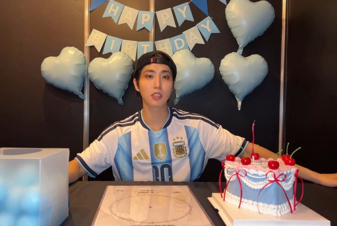 MLujanRod's tweet photo. Lo feliz que me hace éste live por favor!!! 💗💗💗🇦🇷🇦🇷🇦🇷🇦🇷
#HappyBirthdayHan https://t.co/8rJ4TYsocm