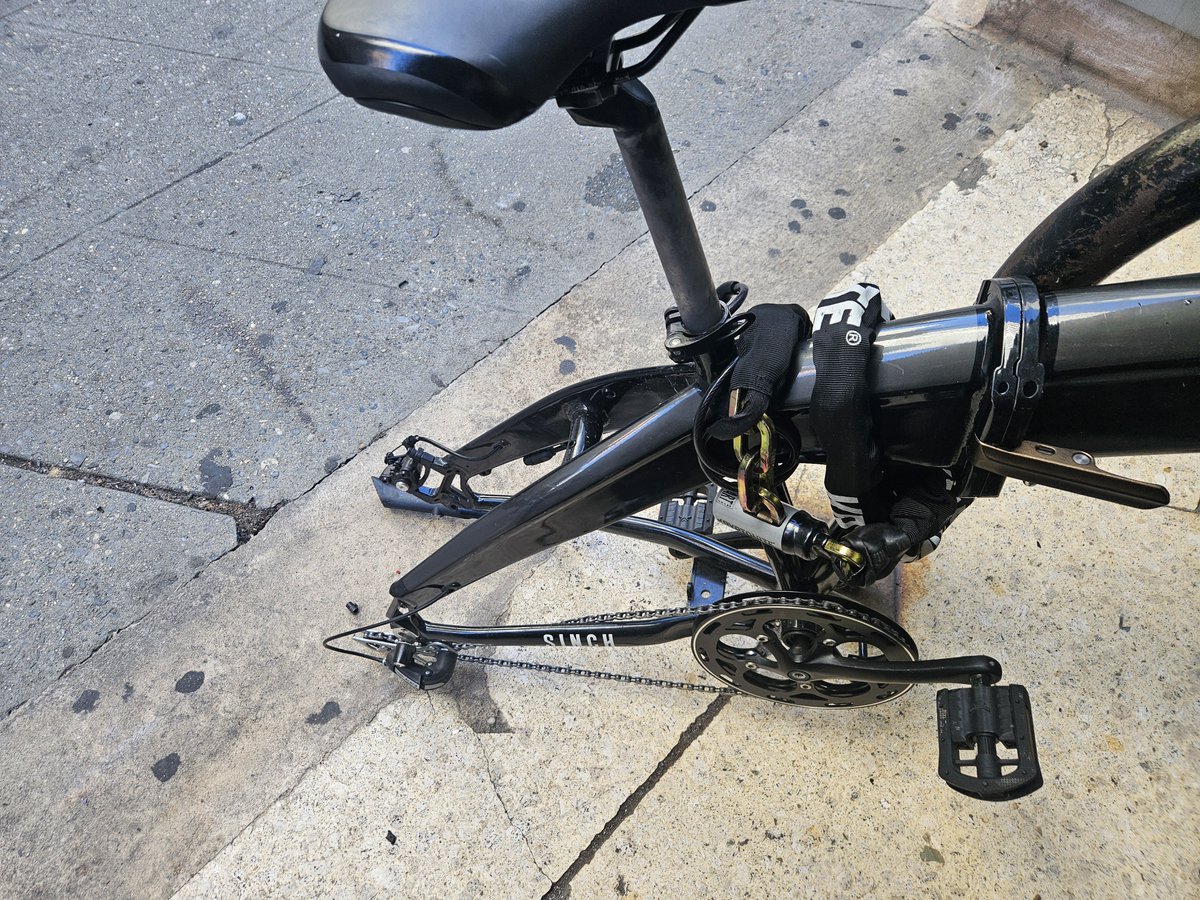 D1shwasherSafe's tweet photo. hey guys, this week is my 3rd week being recently unhoused and this morning the motor and wheel got stolen off the bike ive had for 5 years now

if anyone is able to help right now it would really go a long way

https://t.co/jPaxeFfsnr https://t.co/Pf1Ms1K3Av
