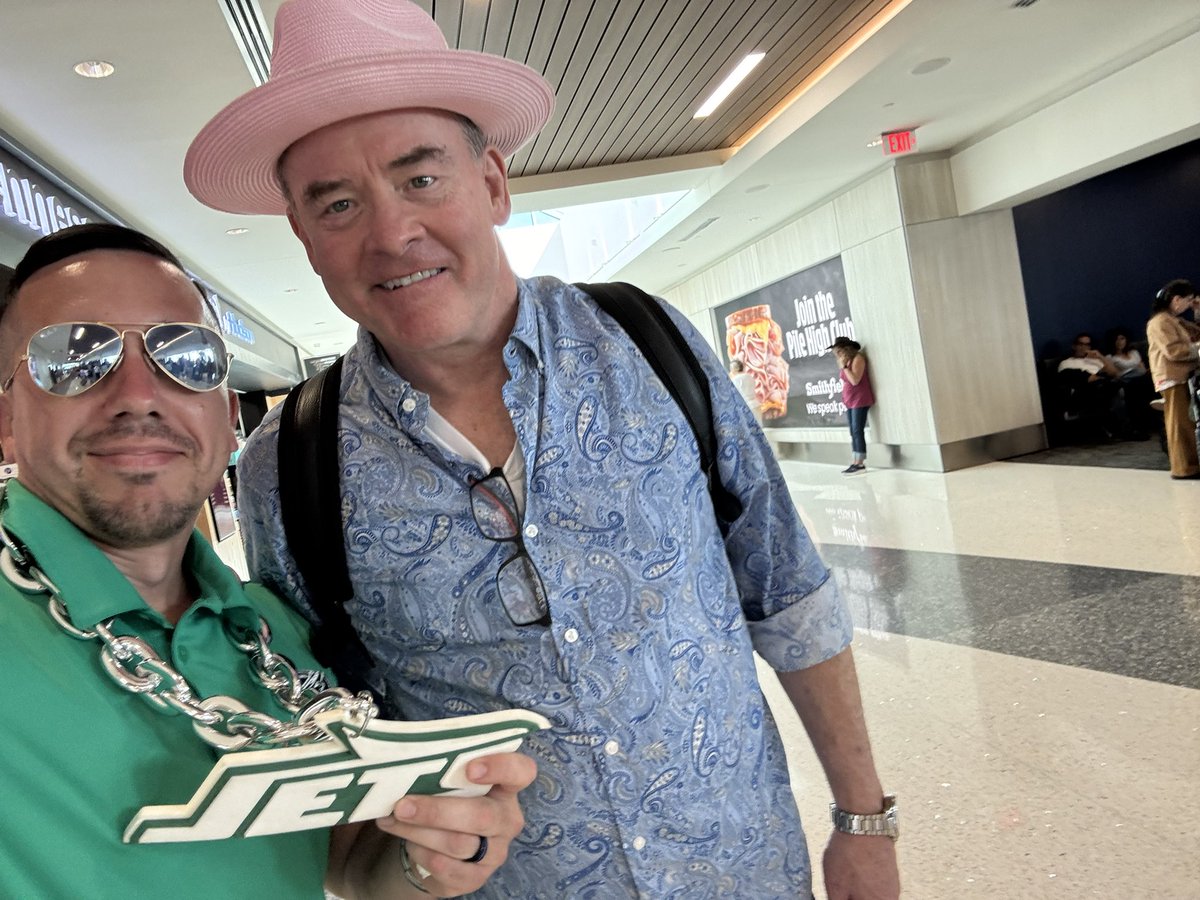 GDFlightCrew's tweet photo. Celebrating a #JetsWin with @DavidKoechner. #VictoryMonday Truly a great guy! He was genuinely happy for the @nyjets great start to the season! #JetUp https://t.co/Wzo0k49BVg