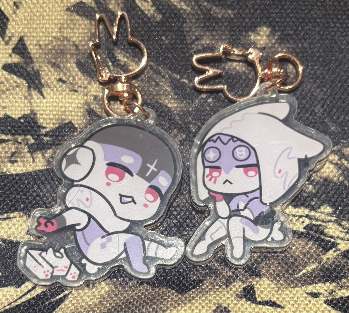 ezzzrah_r's tweet photo. Got my white rabbit keychains that @SailorPoof made and they’re SO CUTE

My boys look so adorable side by side too teehee https://t.co/wVOtyH7MRR