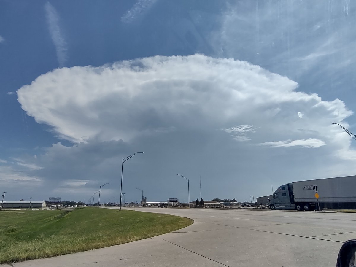 roxman4ever's tweet photo. @NWSOmaha Cell south of Columbus https://t.co/WzK8ZbyVyC