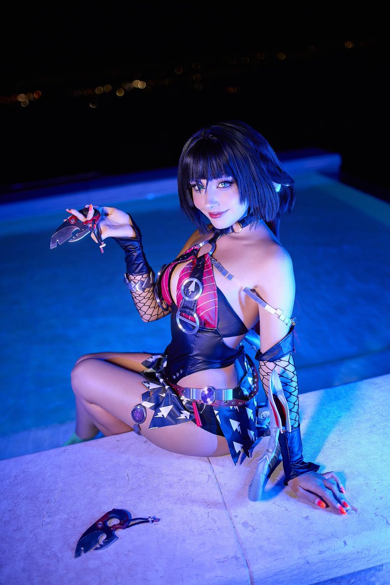 nymphahri's tweet photo. Rat girl by the pool 🐀 https://t.co/FhzTGpZyhL