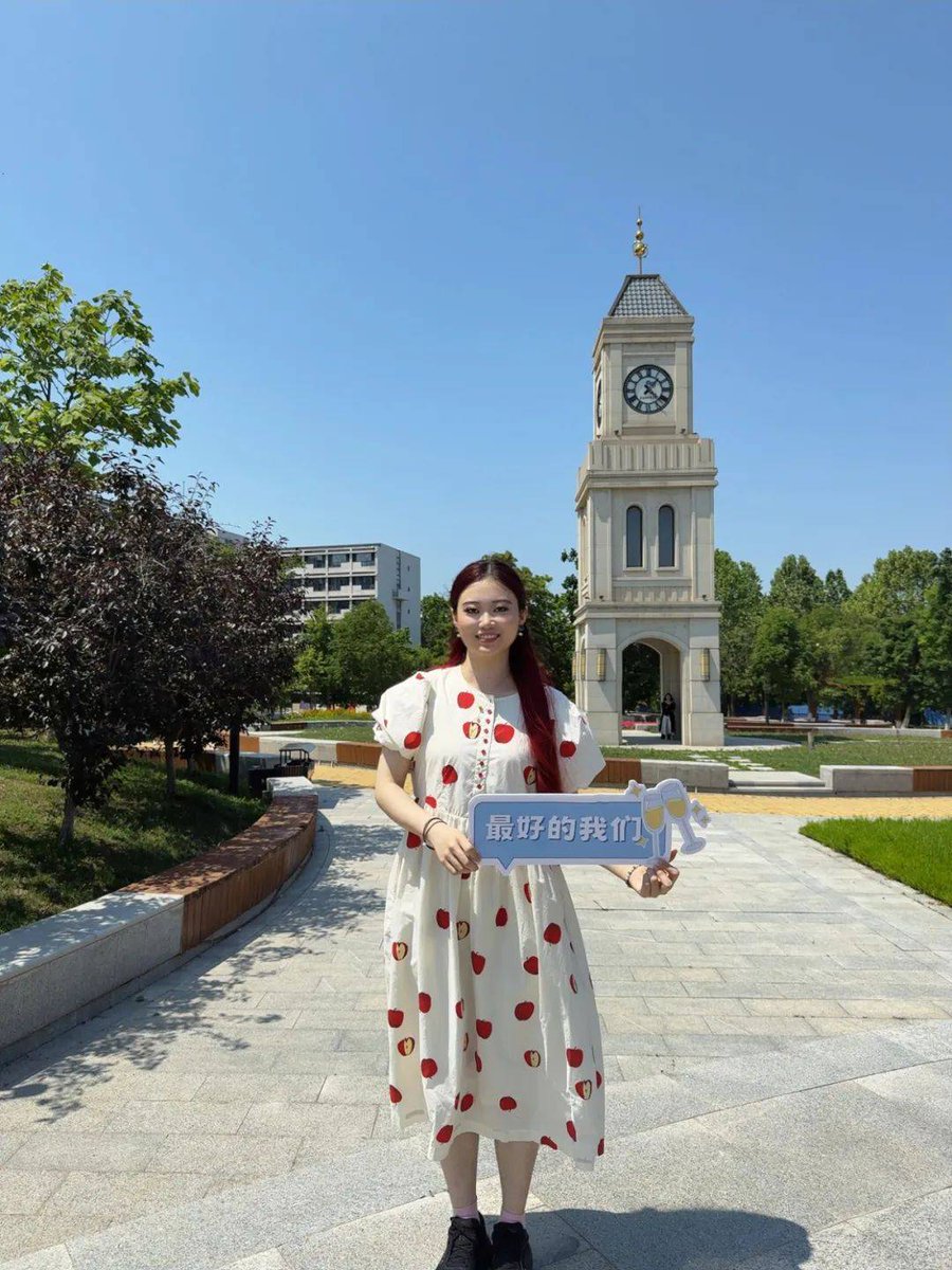 ARIKAHS1's tweet photo. Graduation check: cap u0026 gown on, diploma in hand, and a pocket full of memories that’ll last forever. Cheers to the next chapter!， https://t.co/o2QD5Et95E