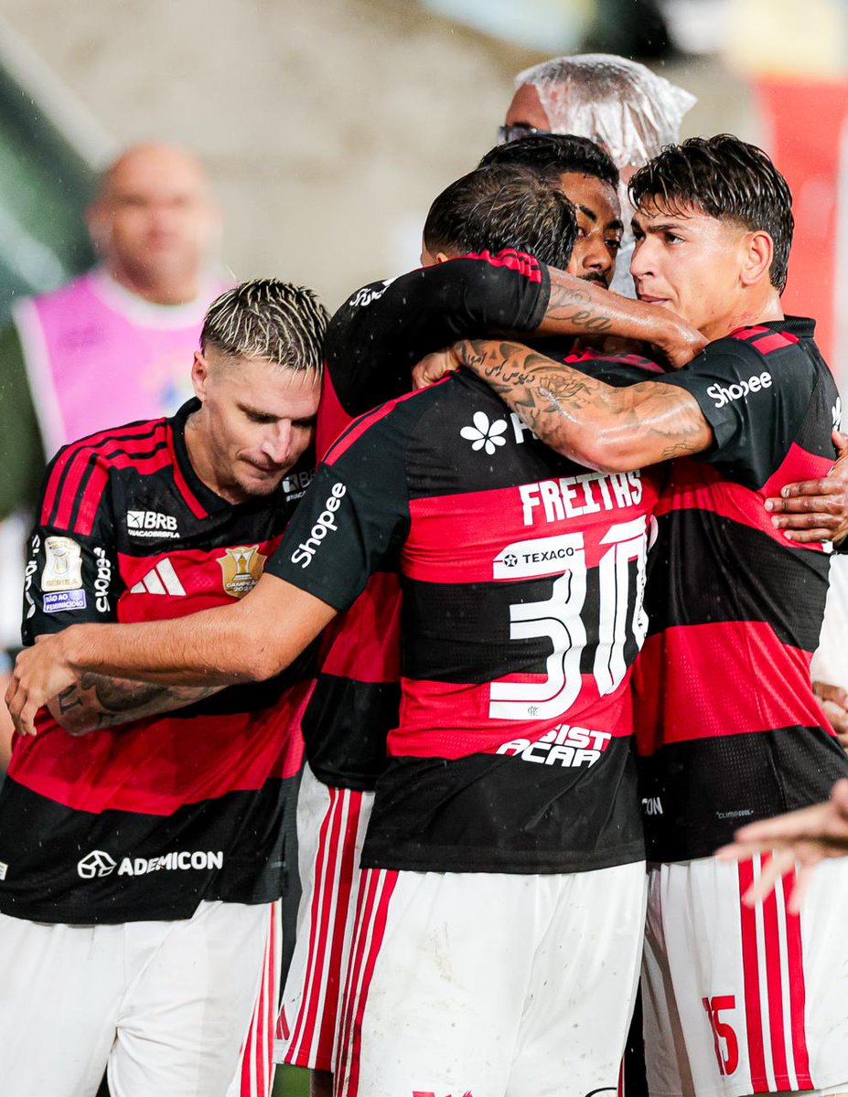 Flamengo's tweet photo. Todos juntos em busca dos nossos objetivos! ❤️🖤

Quinta-feira tem mais Maracanã e mais Flamengo, Nação!

🎟️ Acesse  https://t.co/nqvOZwfkTz e garanta o seu lugar na partida de volta das quartas de final da Conmebol Libertadores https://t.co/5NEDwdqRJS