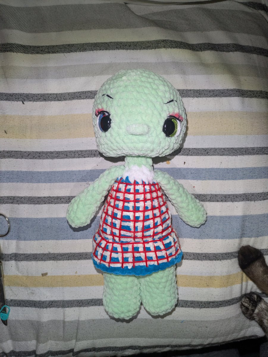 pixieamigurumis's tweet photo. Estoy trabajando en un proyecto personal que me hacía mucha ilusión llevarlo a cabo.
Aún me falta mucho por hacer y la foto es una kk, no hace justicia a lo bonita que está quedando. ¿Sabríais decir quién es? 👀💚 https://t.co/JwJPGphDIZ