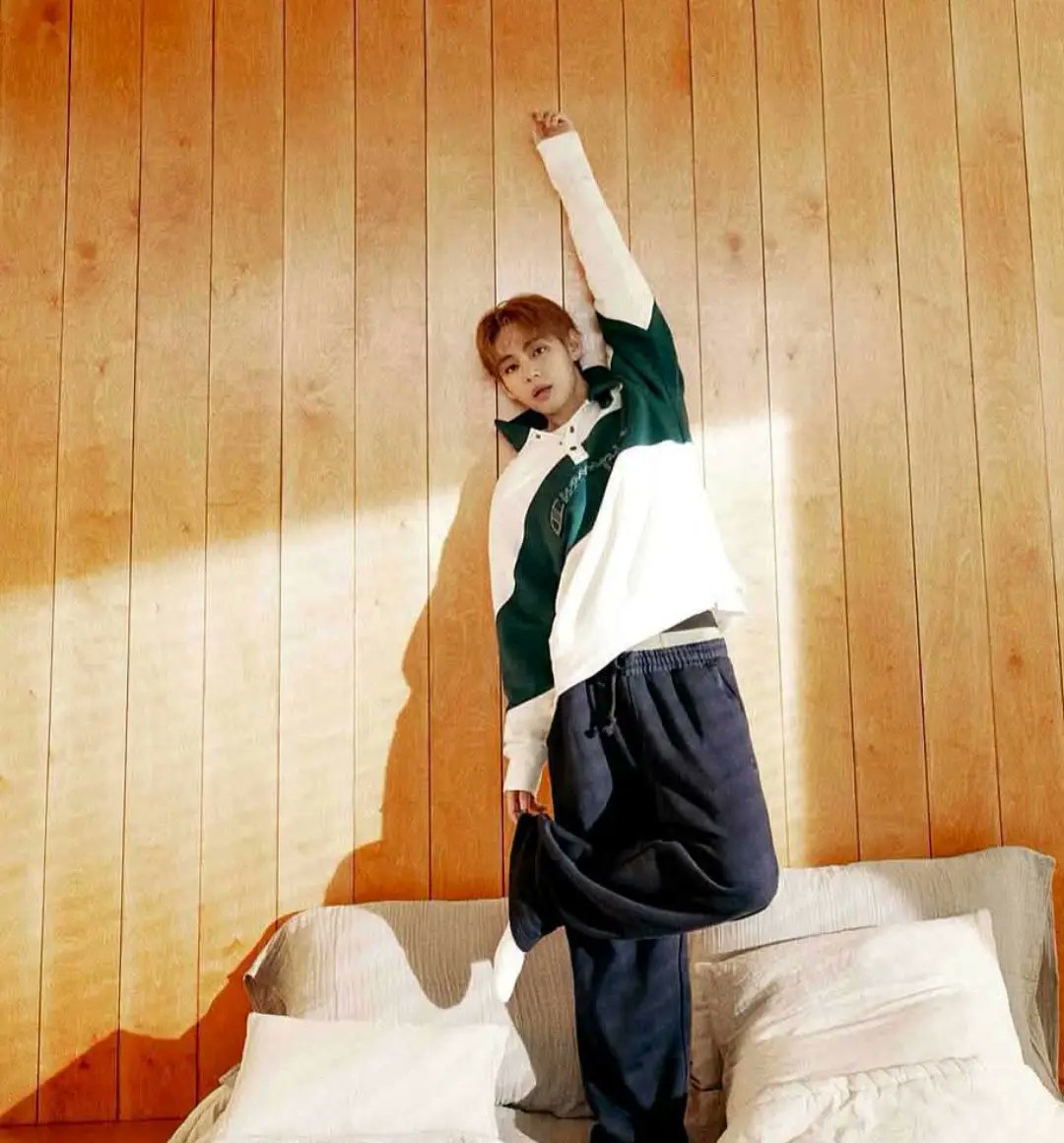 ElisandroMeza's tweet photo. Taehyung for Champion Global Ambassador https://t.co/M1TaVEZuaH
