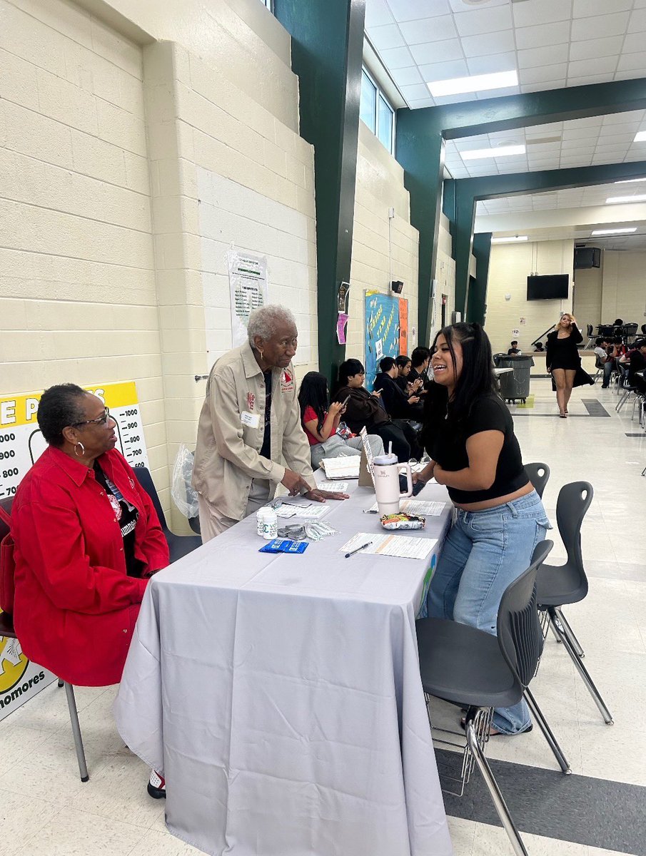 DrTonieceWalker's tweet photo. Friday was another great day for voter registration! 🗳️ Cross Keys High School students had the opportunity to register to vote and get #VoteReady! Proud to continue supporting civic engagement across our high schools! 🇺🇸 #VoterRegistration #CrossKeysHS https://t.co/ao2h4mlaaa