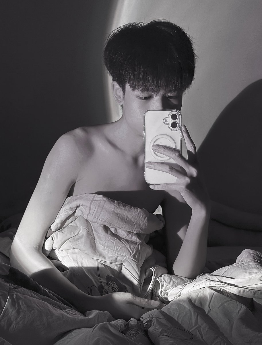 gege070233's tweet photo. 一个人睡 可以做爱做的事😳 https://t.co/Eg0CDCUI9o