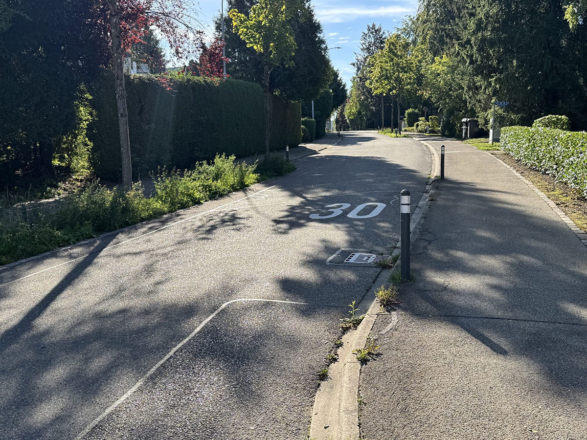 HBantli's tweet photo. Wenn die Gemeinde Maur ihre Bevölkerung zuletzt informiert

https://t.co/F7X1ya6XHc

In der Gemeinde Maur entscheiden die Behörden, planen und verfügen, bevor die betroffene Bevölkerung überhaupt weiss, worum es geht. Drei aktuelle Fälle rund um Tempo-30-Zonen, einen neuen Velo.. https://t.co/Gd8wzgtjhN