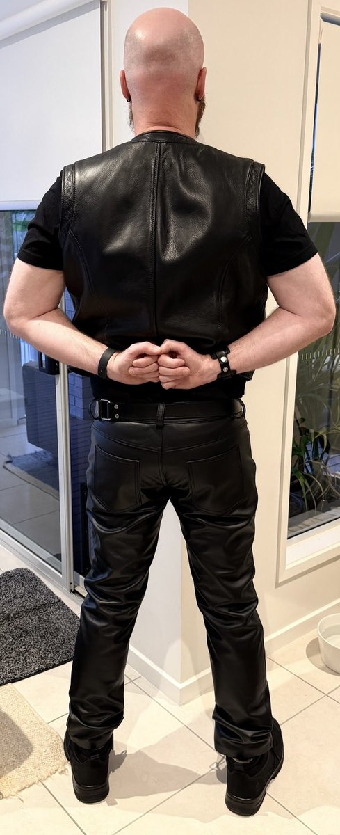 lockedbrisboy's tweet photo. Proudly wearing SIR’s leather to its first event. Thank you @bdsm_lthr https://t.co/7L0O6a84OC