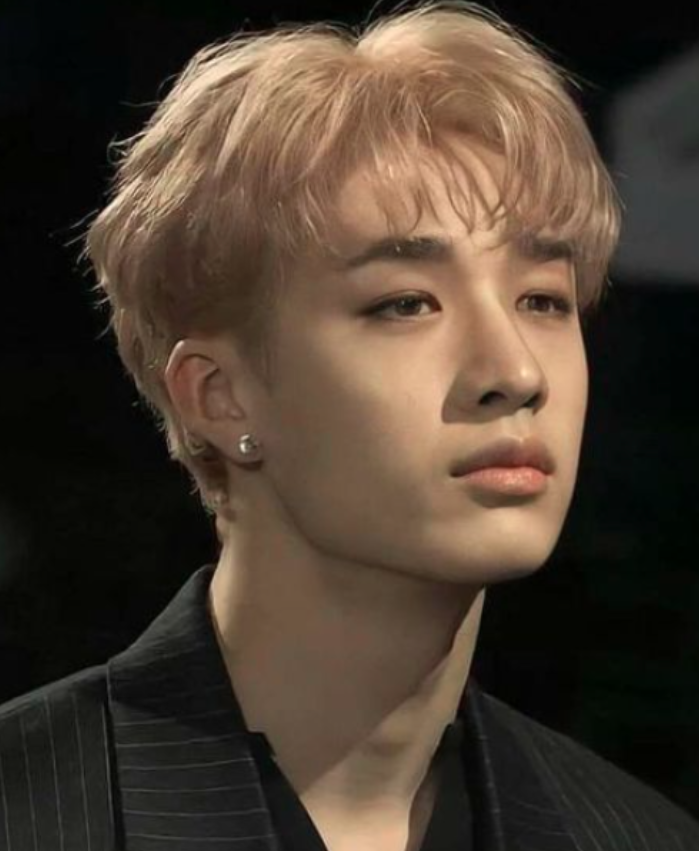 AboutMusicYT's tweet photo. Stray Kids' Bang Chan with blonde hair, 2019. https://t.co/fXgM74fzVE