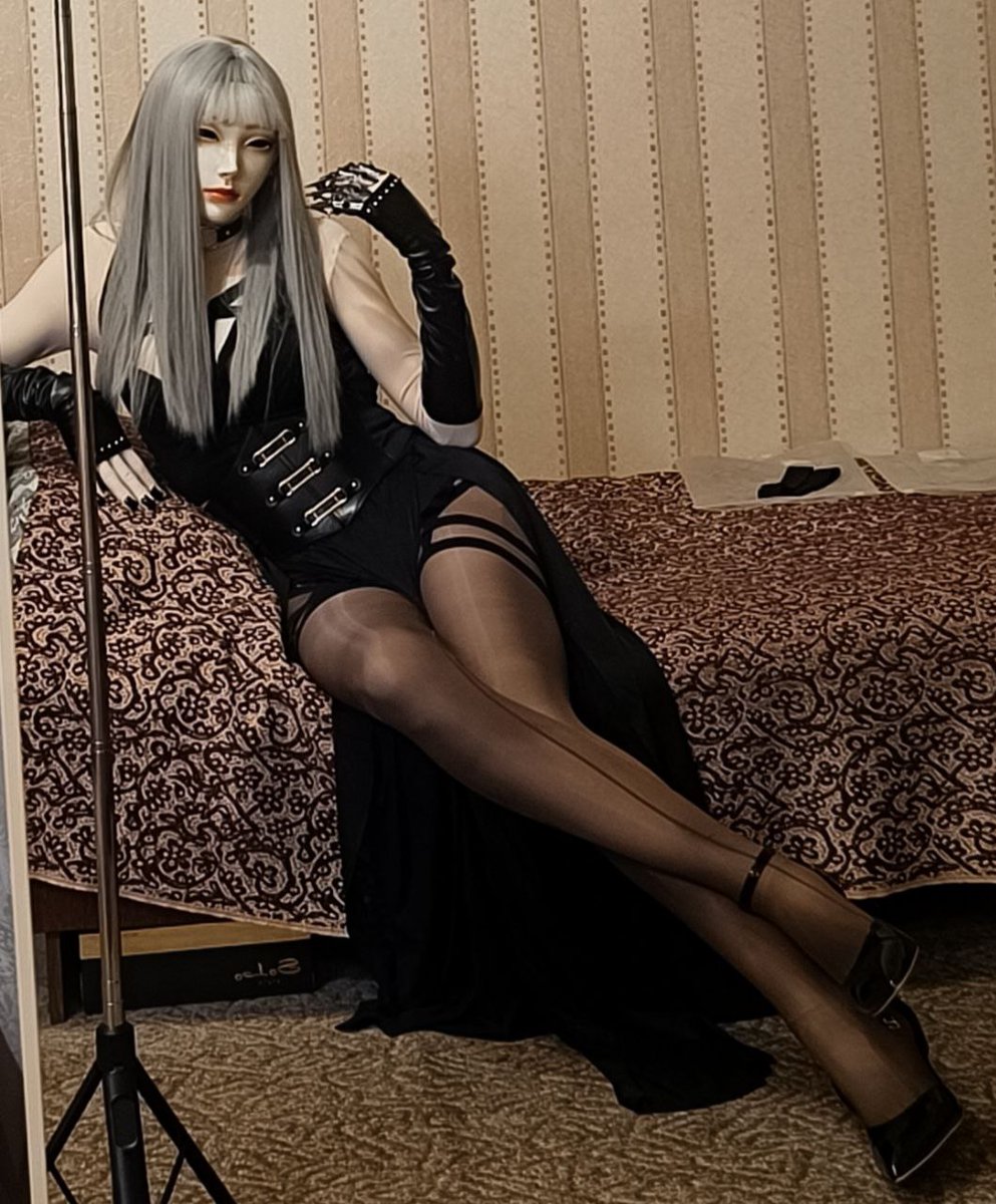 KrINS13's tweet photo. A touch of vampire-gothic aesthetic. Part 1
#mask #着ぐるみ #cosplay #kigurumi #コスプレ #KigCosplay #kig https://t.co/3oTRgqThM4