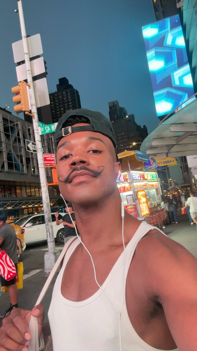 _deands's tweet photo. waking the twitter back up! hiiiii gays 👋🏾
#gaytwitter #nyc https://t.co/72MNJTbiTj