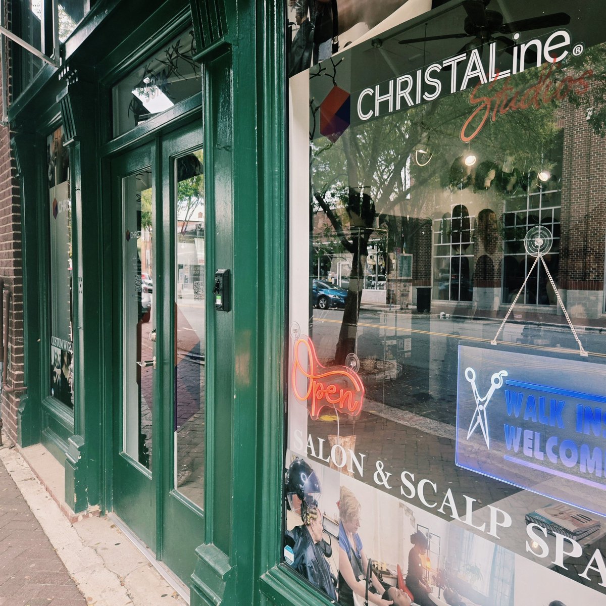 christalinewigs's tweet photo. Join us for Art Crush this Friday, 9/18, 7pm-10pm!

Some of our team members will be in house for any inquiries, so come check out some of the services CHRISTALine Studios has to offer.

Also get ready for @stbaldrickswsnc on 9/26 more info and sneak peeks coming soon! https://t.co/wy9y6GBHIZ