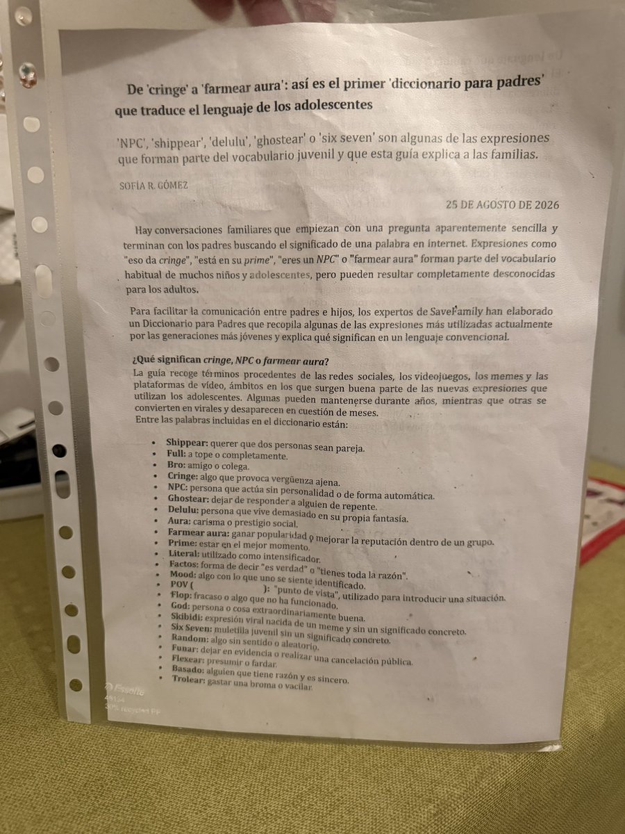 albiittalbiis's tweet photo. Ha llegado antes el niño del cole CON UN DICCIONARIO PARA PADRES…..
Si en el colegio supieran ….😂 https://t.co/wHnQIIxsrh