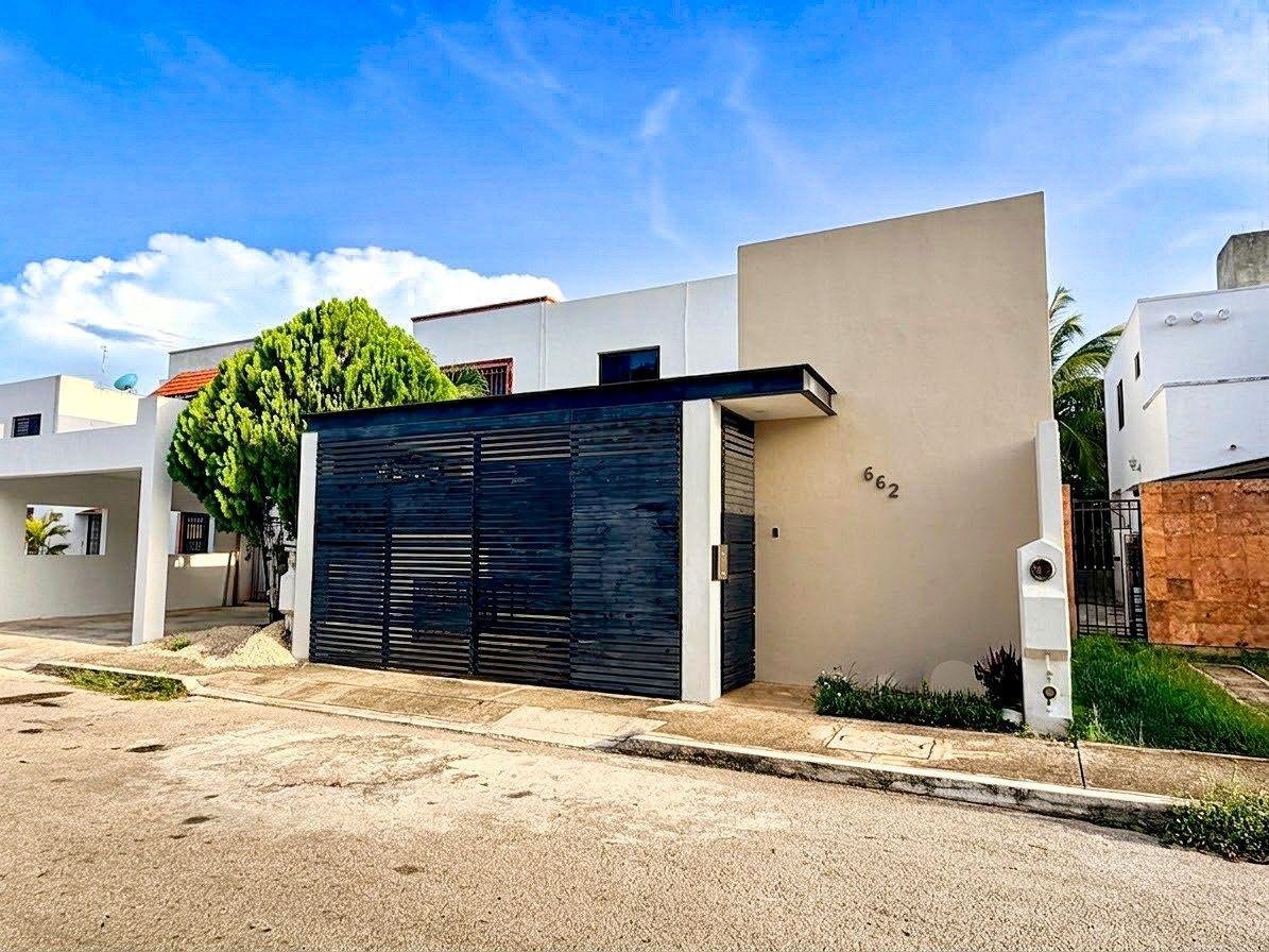 kasafinderio's tweet photo. $221K. Guess what this buys you in Mexico.

4 bedrooms. 4 bathrooms. More than 3,100 sq ft in Mérida.

Would you take the extra space or stay closer to a U.S. city center? https://t.co/zzcyAawBBW