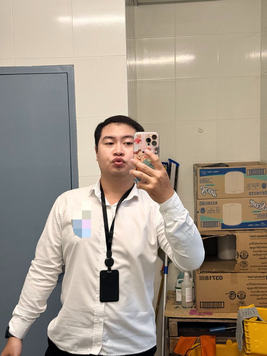 PhongsathonKQ's tweet photo. night shift ❌
ผู้ชายกลางคืน ✅😴 https://t.co/hxRkKl6yMY