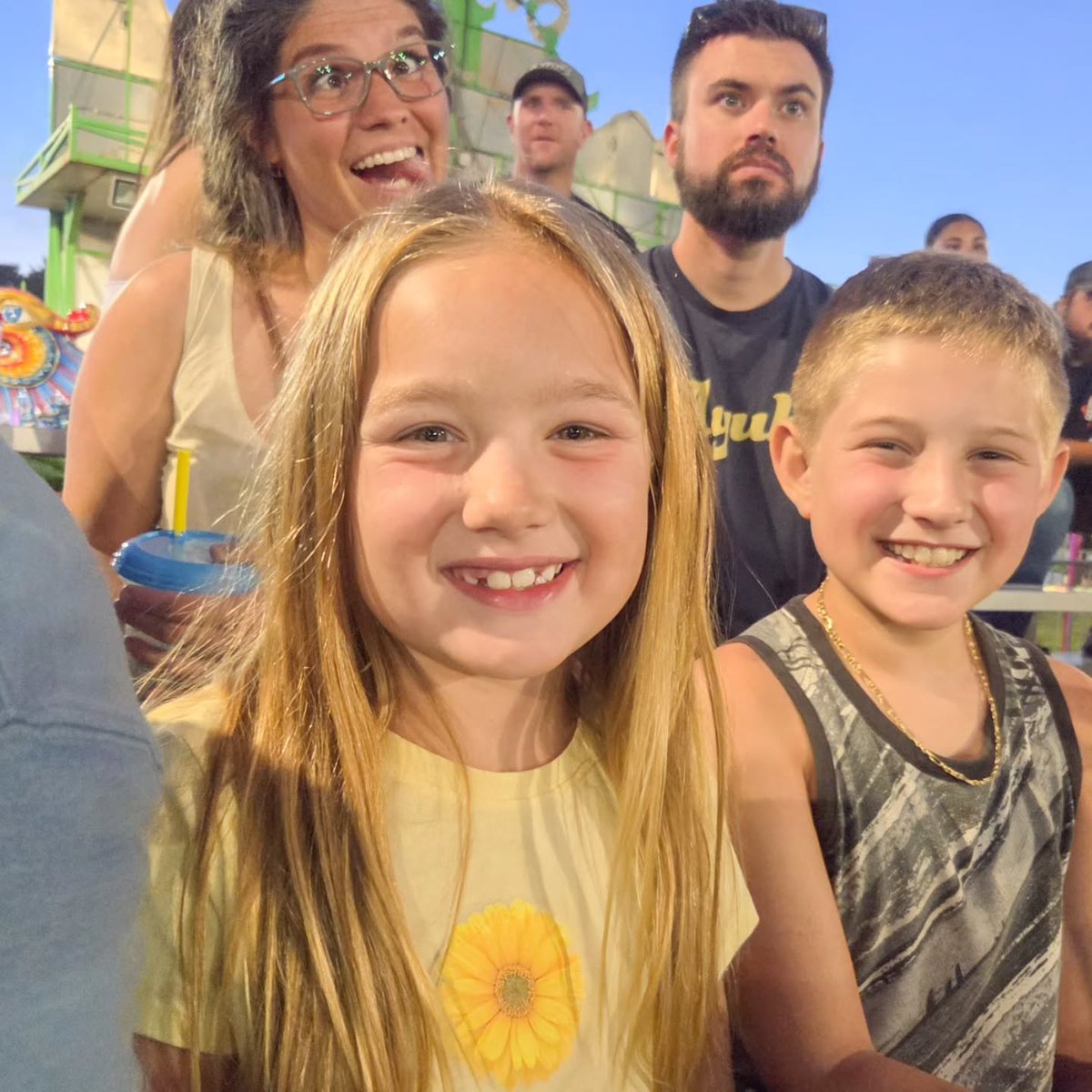 petaoneves's tweet photo. Day 198: Westport Fair. https://t.co/aIKeQy8fzu