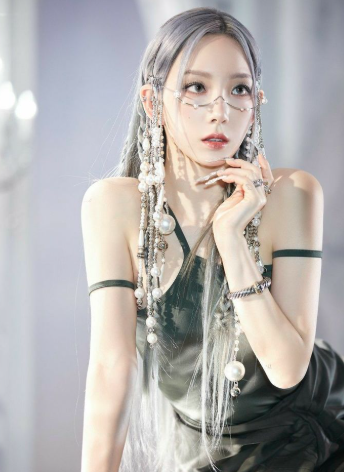 AboutMusicYT's tweet photo. Initially, SM Entertainment was hesitant to release INVU as the title track, but Taeyeon fought for the song. It ultimately became one of the biggest kpop hits of 2022. https://t.co/o1Rrymmvzt