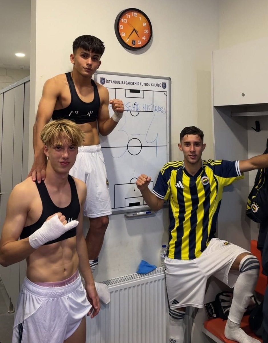 Fbaltyapi's tweet photo. Gaziantep deplasmanındaki 0-0 ve liderle açılan 6 puanlık fark hücumdaki kısırlığın özeti. 

Çözüm dışarıda değil; Efe, Eren ve Adnan Efe gibi hazır yetenekler varken bu gençlere şans vermek artık lüks değil, zorunluluk. 

Kaybedecek puan da vakit de kalmadı. @Fenerbahce https://t.co/jL7yNijuuo