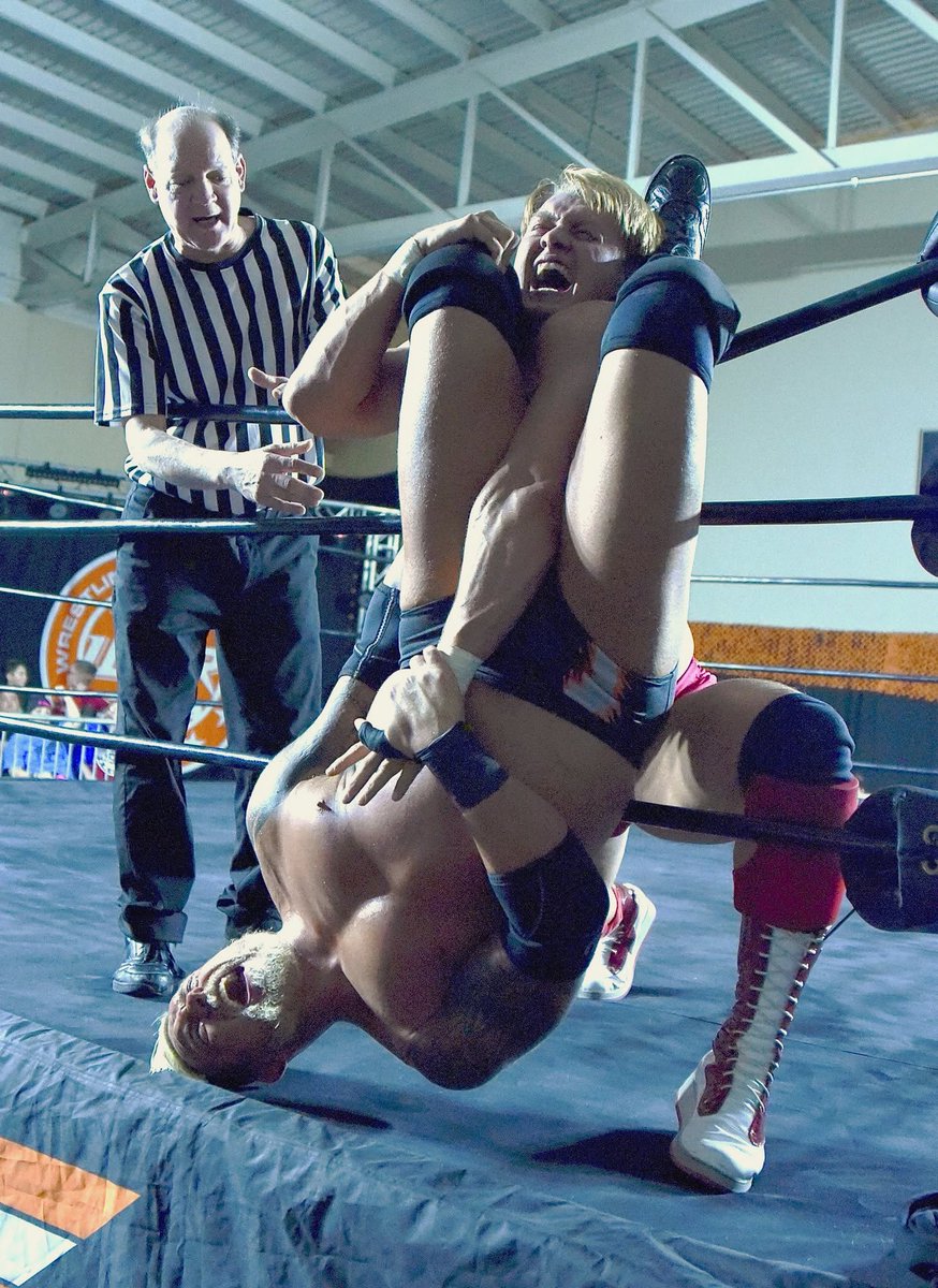 wresadam's tweet photo. Pro Wrestling Studs suffering in arm locks!!!
#prowrestling #gay #muscle #trunks #bulge #bulgemen #suffering #hot #wrestlers #prowrestlers #wrestling #studs #armlocks https://t.co/HL4j0c7d5Q
