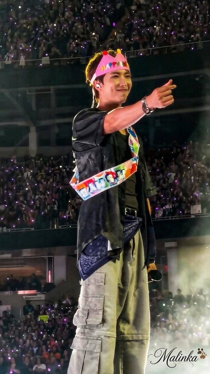 3trtd's tweet photo. WE LOVE YOU NAMJOON 
SHIELD NAMJOON WITH LOVE
ARMY PROTECT NAMJOON
OUR SAFE PLACE NAMJOON 
PURPLE RIBBON FOR NAMJOON 

#RMYouAreLoved
#RMLivesSoWeLove
#AlwaysWithRM
#ComeBackToUsRM
#NamjoonLeanOnUs https://t.co/hN89KgpwB1