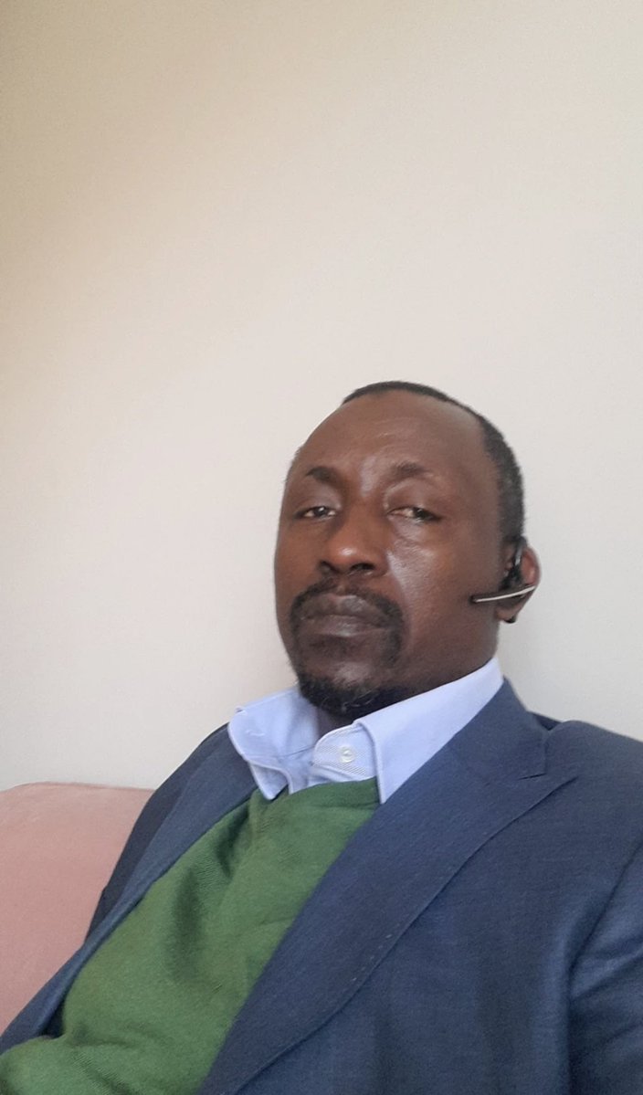 CPGLacs's tweet photo. Amakurú dukūrá mw’īperereza ryâcu yēmeza kó “Hamza Fiston” aka(also known as) Sênyamwîzá arí tayali gukórera umūntu uwó ari wé wëse pourvu que akūrámwo akanǒti. Niyó mpǎmvu aryāmyé kurí Zirikunâma, kugira ngo ayó Reverien amuhěmba bayasǎngire.
Ku myǎka yîwé 56 ans, akazi kó gutwâra ikamyo ngo kōba Kátamwǒrohereza cāne  kó arikó arēgereza imyâka yó gukûkuruka.