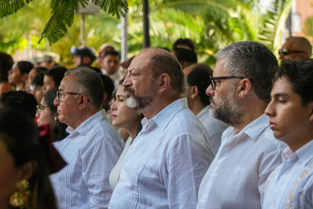 DarioFlota's tweet photo. Acompañamos al gob. @huachodiazmena en la ceremonia del 179.° aniversario de la Gesta Heroica de Chapultepec en honor a los Niños Héroes.

También rendimos homenaje al yucateco Juan Crisóstomo Cano y Cano. Su legado es símbolo de honor y patriotismo.

#RenacimientoMaya https://t.co/fdMENV5Au6