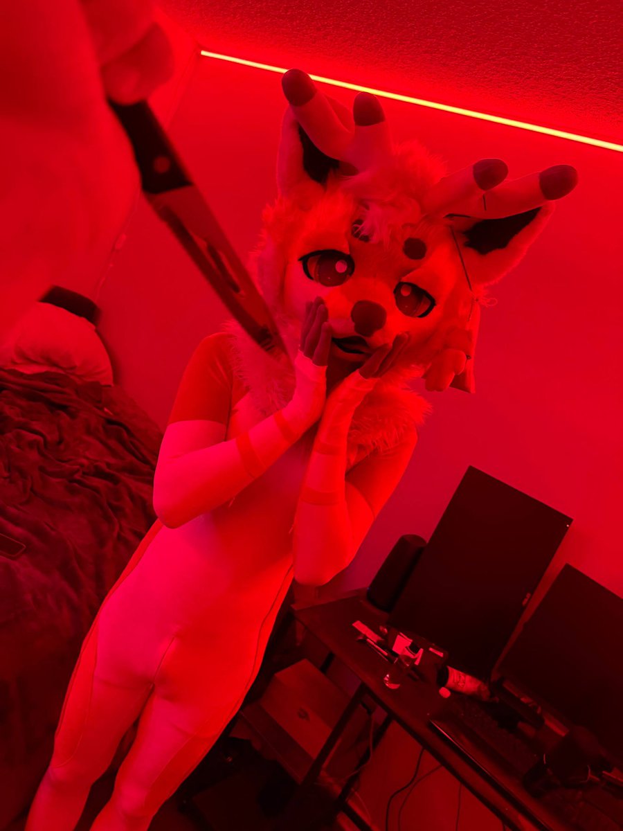 TaffTea's tweet photo. Got a new suit from @HuanMao_CN 
It came out really well! ^^ https://t.co/hBZwbQgahn