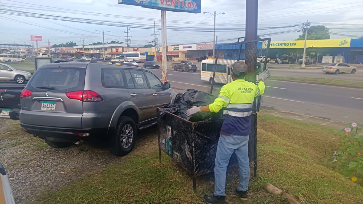 alcaldiapme's tweet photo. Recolección de basura en la distintas áreas programadas para el día de hoy, gracias al departamento de aseo de la alcaldía de Penonomé. #penonome #alcaldiadepenonome #aseo https://t.co/zuzQUBfVCy