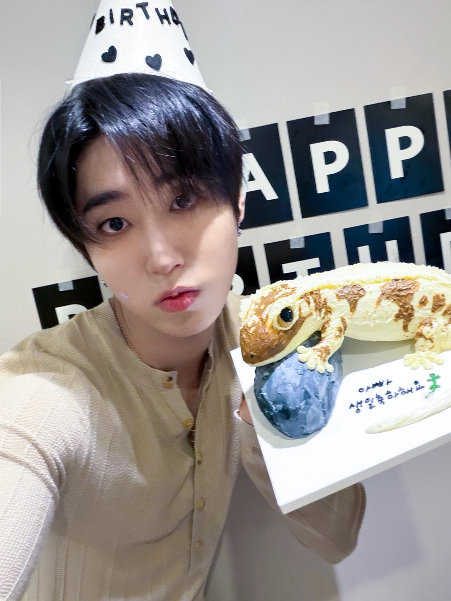 Stray_Kids's tweet photo. 한의 완벽한 생일🐿️🎂

#StrayKids #스트레이키즈
#한 #HAN
#HappyHANDay
#YouMakeStrayKidsStay https://t.co/VzVK0J47bF