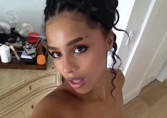 taytumtattle's tweet photo. still taking pics on my iphone 5c until it no longer turns on #htvpics HASHTAG MONDAY OFF HASHTAG GOT ACID REFLUX HASHTAG BORED LOW https://t.co/BO9W7krqvh