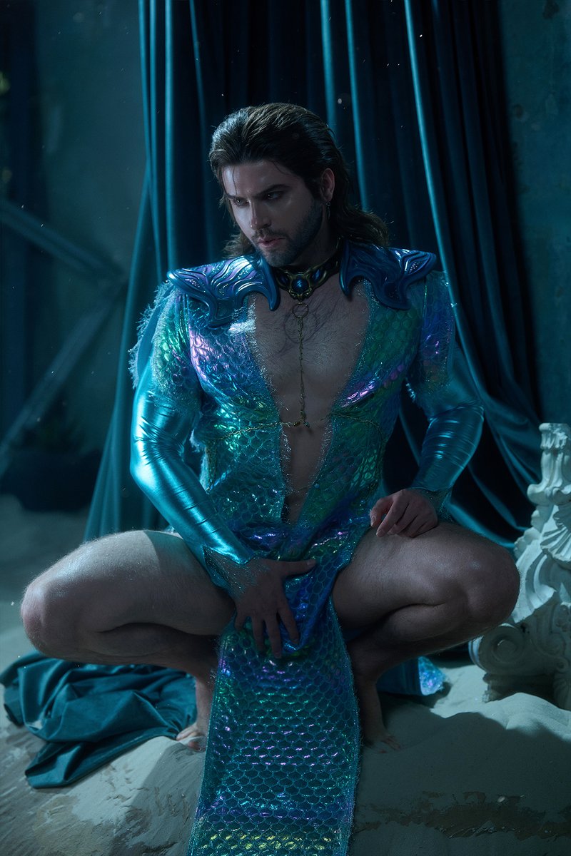 Grayson_Fin's tweet photo. You’re staring. Is it the robe or the wizard? 🔮💧

#GaleDekarios #BaldursGate3 #cosplay https://t.co/7gk0F50KVL