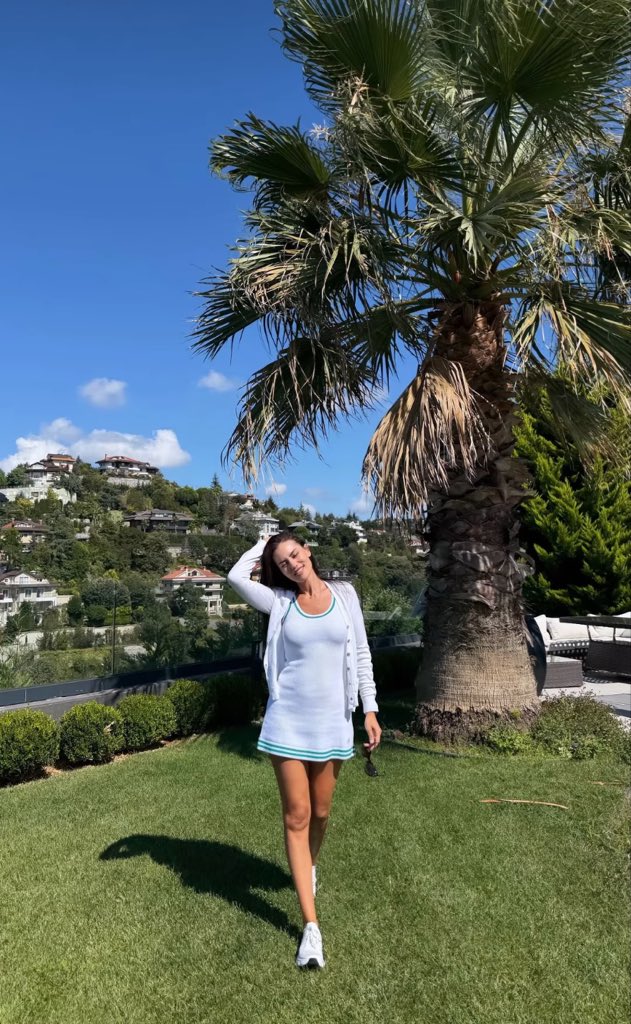 8Feride's tweet photo. 🫐🍈🥰 #new @EvcenF #fahriyeevcen https://t.co/TaVvEaIkBw